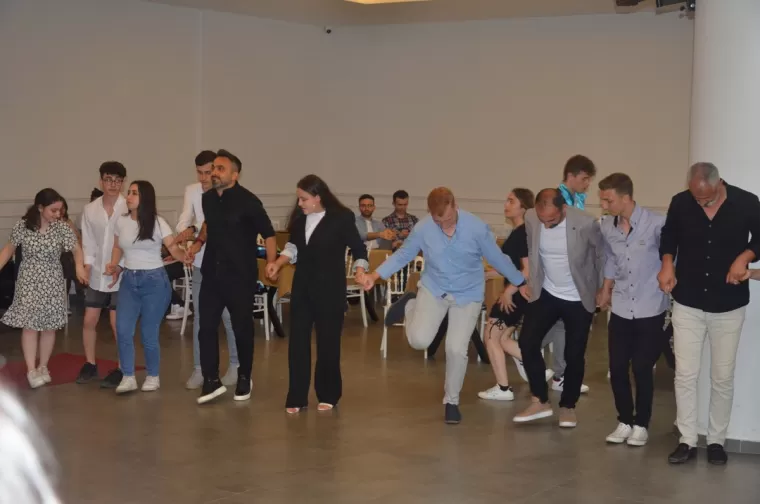 Yomra Anadolu Lisesi’nden Muhteşem mezuniyet