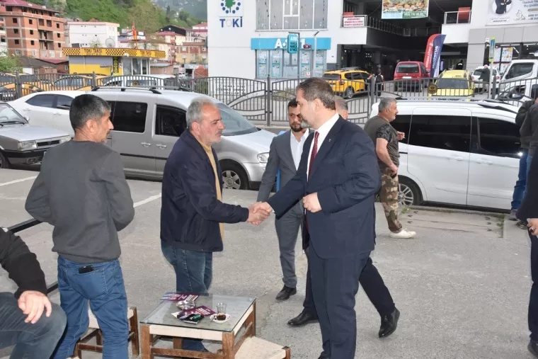Mustafa Şen’e Yomra’da büyük ilgi