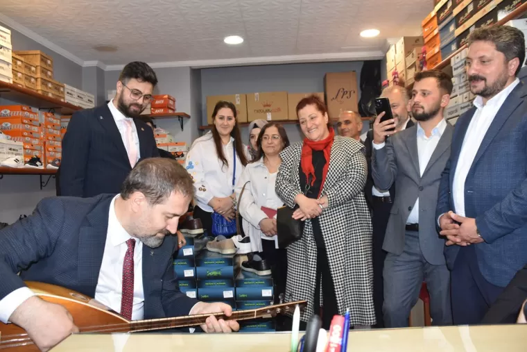 Mustafa Şen’e Yomra’da büyük ilgi