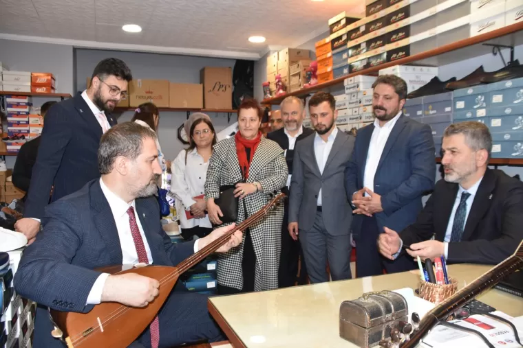 Mustafa Şen’e Yomra’da büyük ilgi