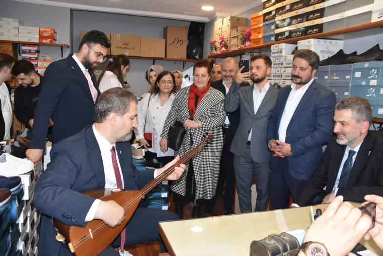 Mustafa Şen’e Yomra’da büyük ilgi
