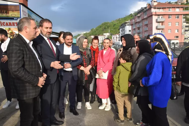 Mustafa Şen’e Yomra’da büyük ilgi