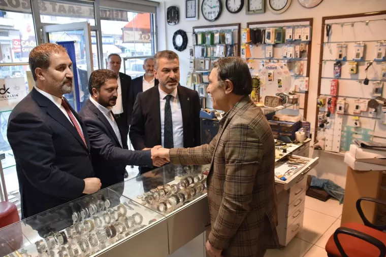 Mustafa Şen’e Yomra’da büyük ilgi