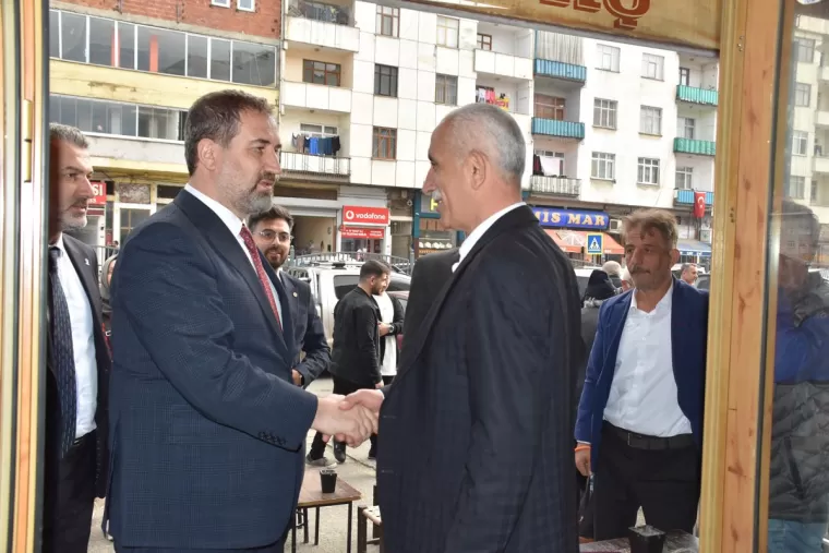 Mustafa Şen’e Yomra’da büyük ilgi