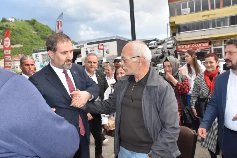 Mustafa Şen’e Yomra’da büyük ilgi