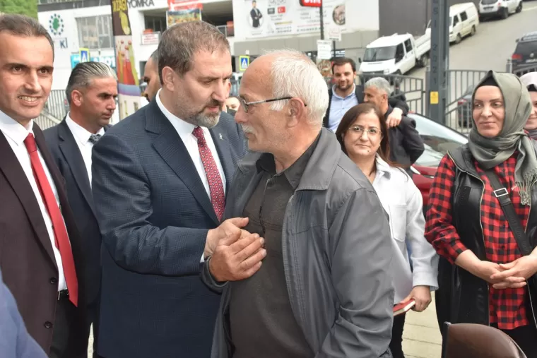 Mustafa Şen’e Yomra’da büyük ilgi