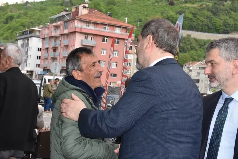 Mustafa Şen’e Yomra’da büyük ilgi