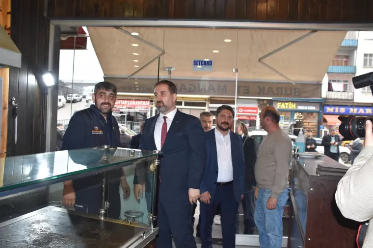 Mustafa Şen’e Yomra’da büyük ilgi