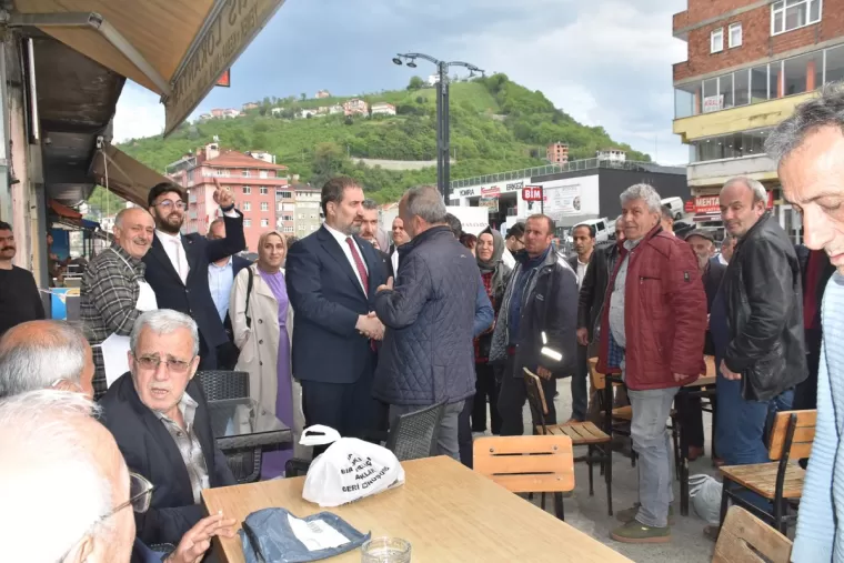Mustafa Şen’e Yomra’da büyük ilgi