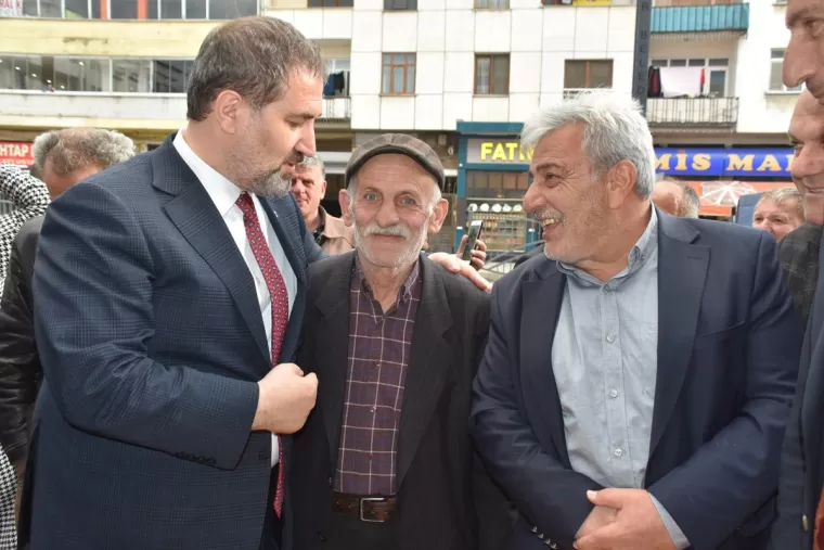 Mustafa Şen’e Yomra’da büyük ilgi