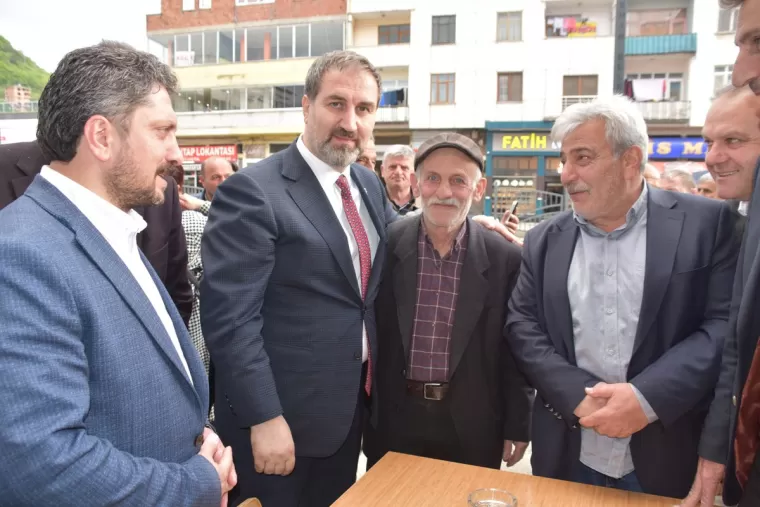 Mustafa Şen’e Yomra’da büyük ilgi