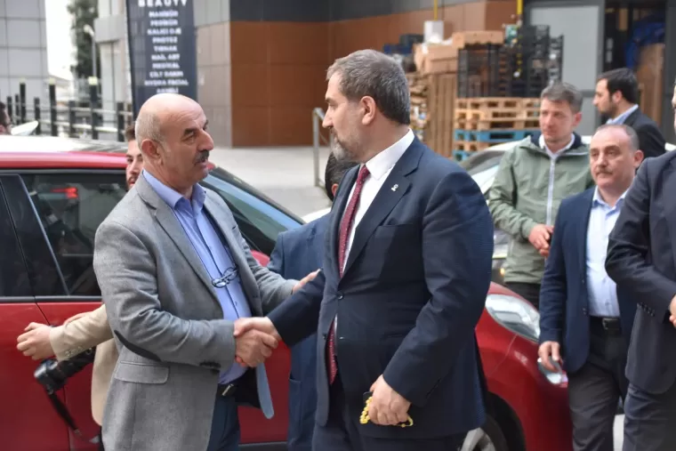Mustafa Şen’e Yomra’da büyük ilgi