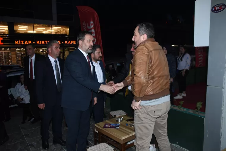 Mustafa Şen’e Yomra’da büyük ilgi