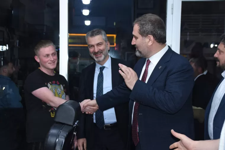 Mustafa Şen’e Yomra’da büyük ilgi