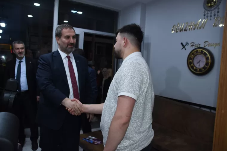 Mustafa Şen’e Yomra’da büyük ilgi