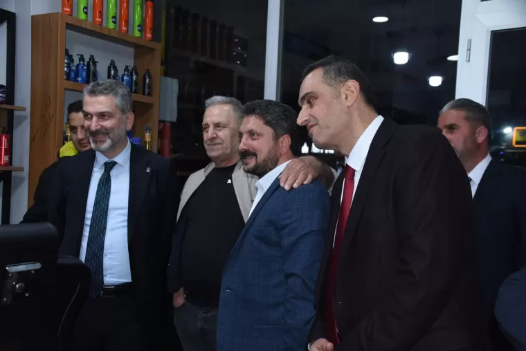 Mustafa Şen’e Yomra’da büyük ilgi
