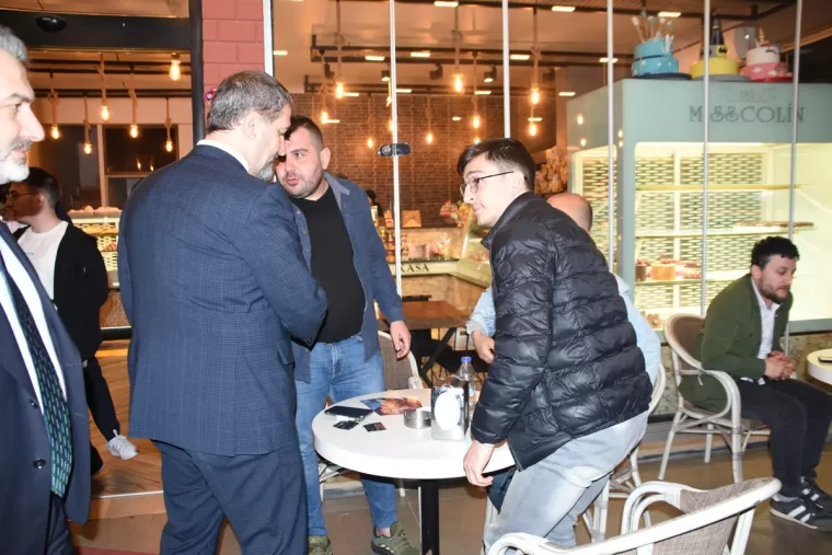 Mustafa Şen’e Yomra’da büyük ilgi