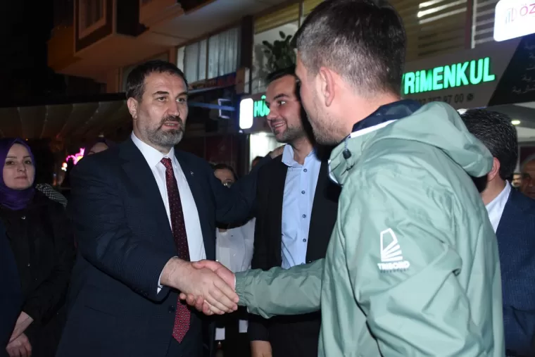 Mustafa Şen’e Yomra’da büyük ilgi