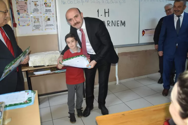 Yomra Kaymakamı Öztabak Miniklerin sevincine ortak oldu