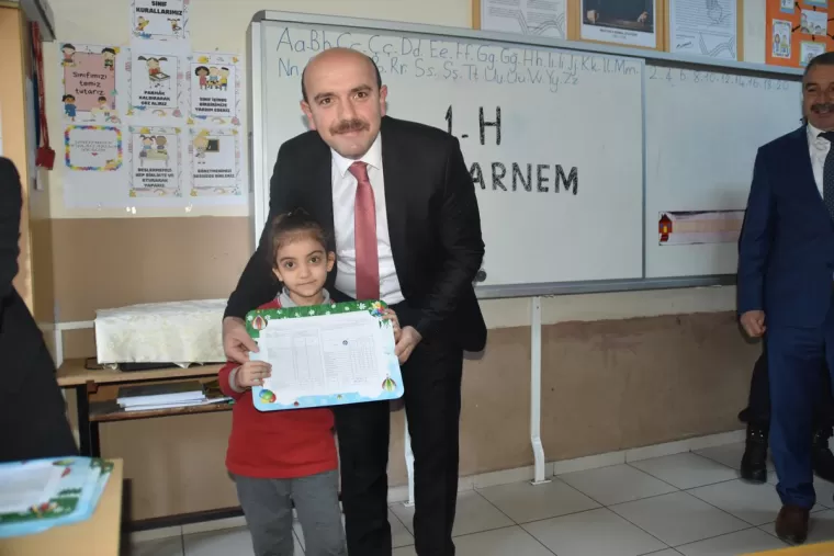 Yomra Kaymakamı Öztabak Miniklerin sevincine ortak oldu