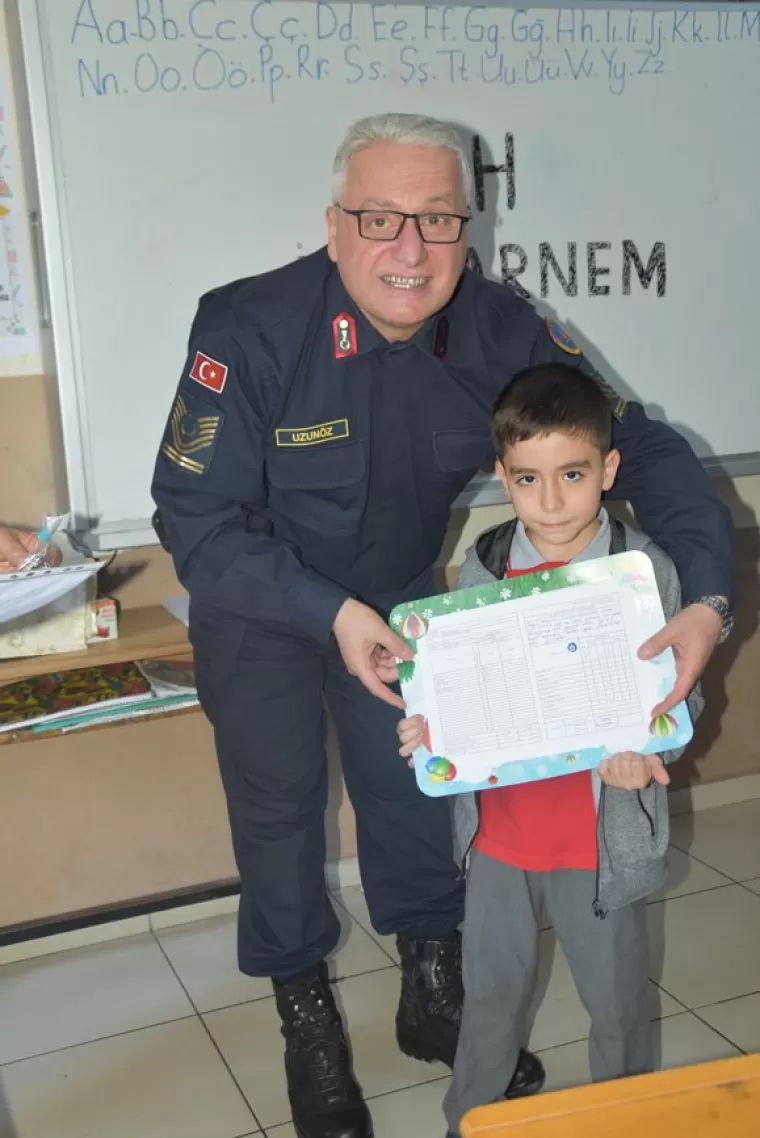 Yomra Kaymakamı Öztabak Miniklerin sevincine ortak oldu