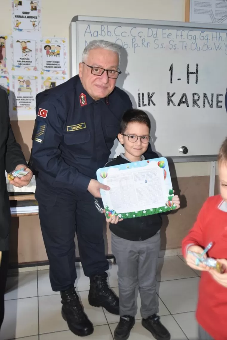 Yomra Kaymakamı Öztabak Miniklerin sevincine ortak oldu