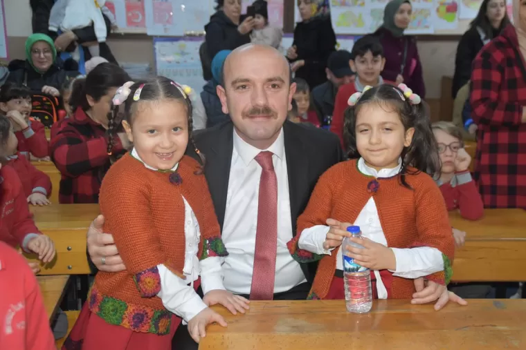 Yomra Kaymakamı Öztabak Miniklerin sevincine ortak oldu