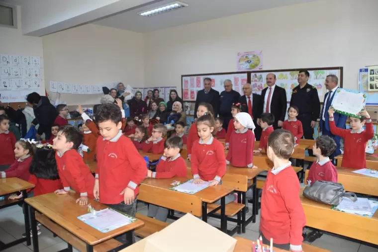 Yomra Kaymakamı Öztabak Miniklerin sevincine ortak oldu