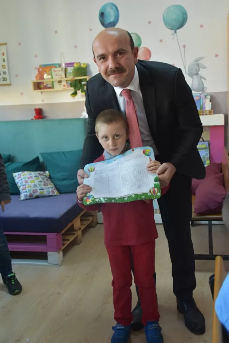 Yomra Kaymakamı Öztabak Miniklerin sevincine ortak oldu