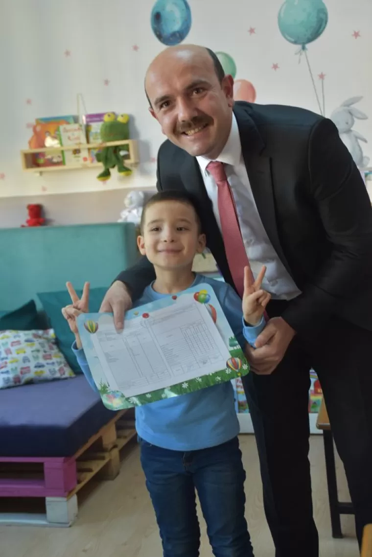Yomra Kaymakamı Öztabak Miniklerin sevincine ortak oldu