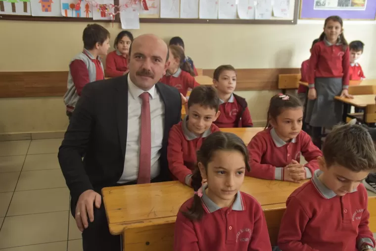 Yomra Kaymakamı Öztabak Miniklerin sevincine ortak oldu