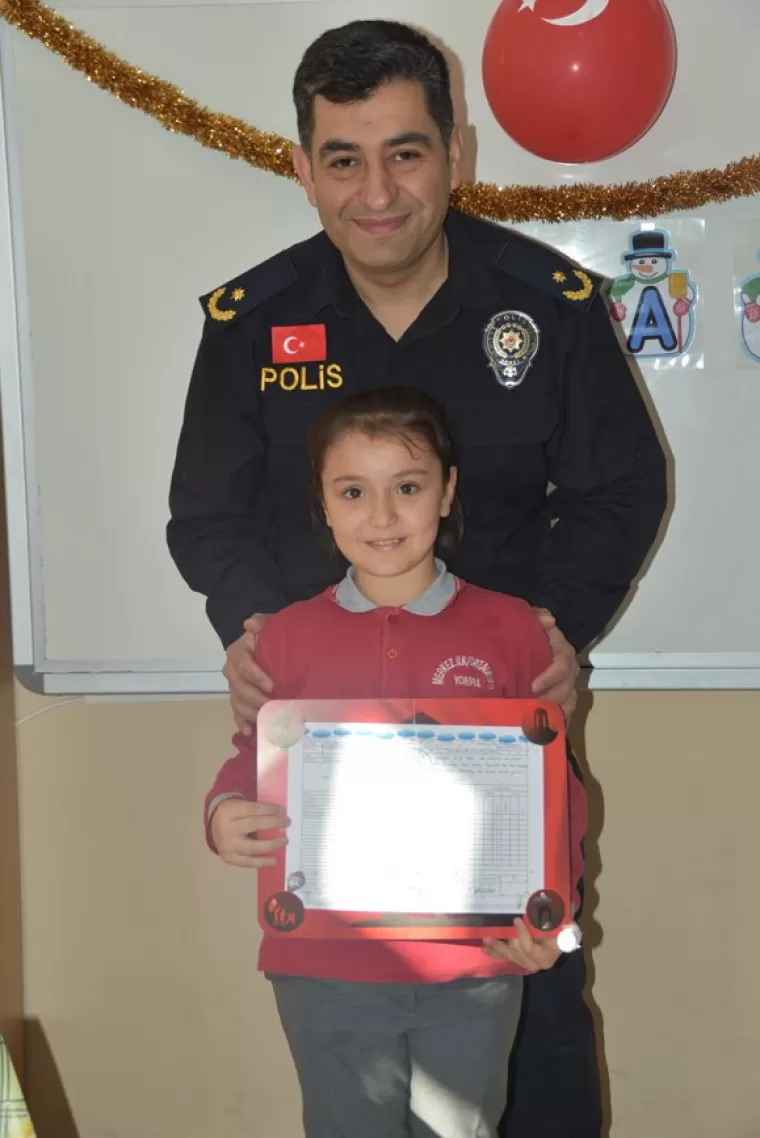 Yomra Kaymakamı Öztabak Miniklerin sevincine ortak oldu