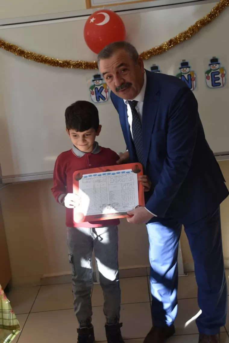 Yomra Kaymakamı Öztabak Miniklerin sevincine ortak oldu