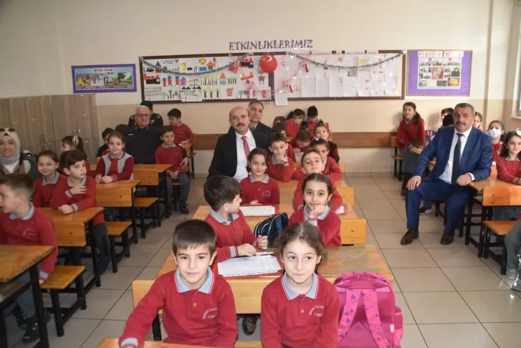 Yomra Kaymakamı Öztabak Miniklerin sevincine ortak oldu