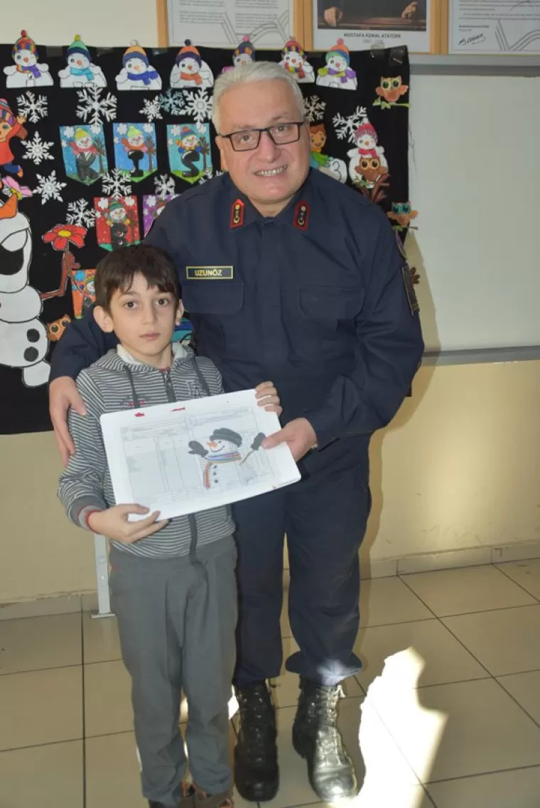 Yomra Kaymakamı Öztabak Miniklerin sevincine ortak oldu