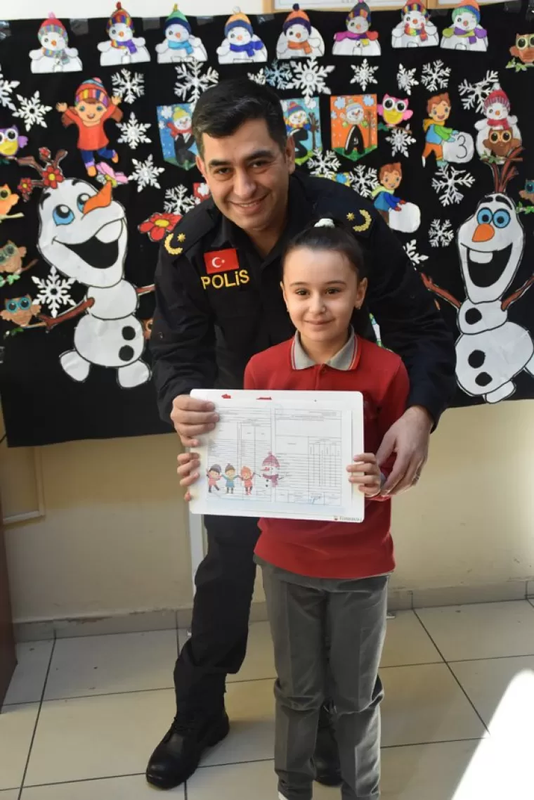 Yomra Kaymakamı Öztabak Miniklerin sevincine ortak oldu