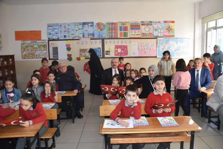 Yomra Kaymakamı Öztabak Miniklerin sevincine ortak oldu