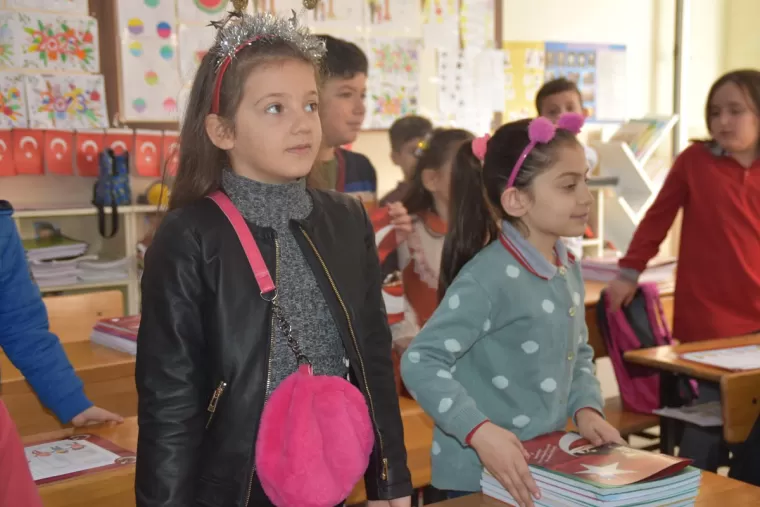 Yomra Kaymakamı Öztabak Miniklerin sevincine ortak oldu