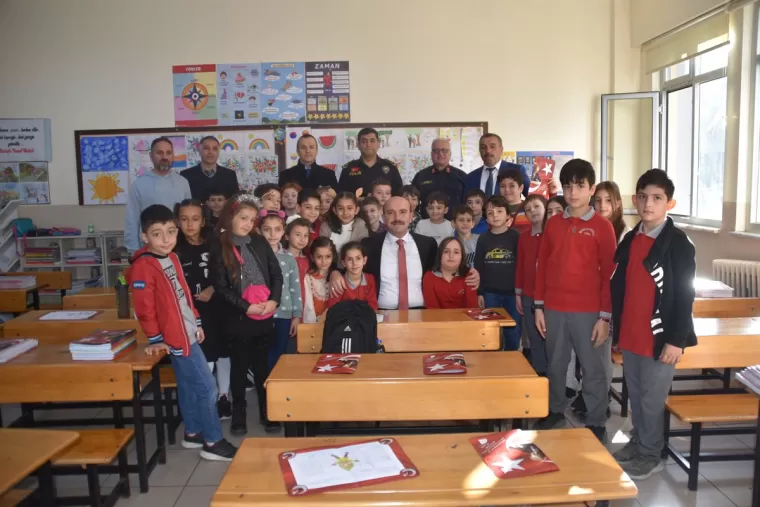 Yomra Kaymakamı Öztabak Miniklerin sevincine ortak oldu