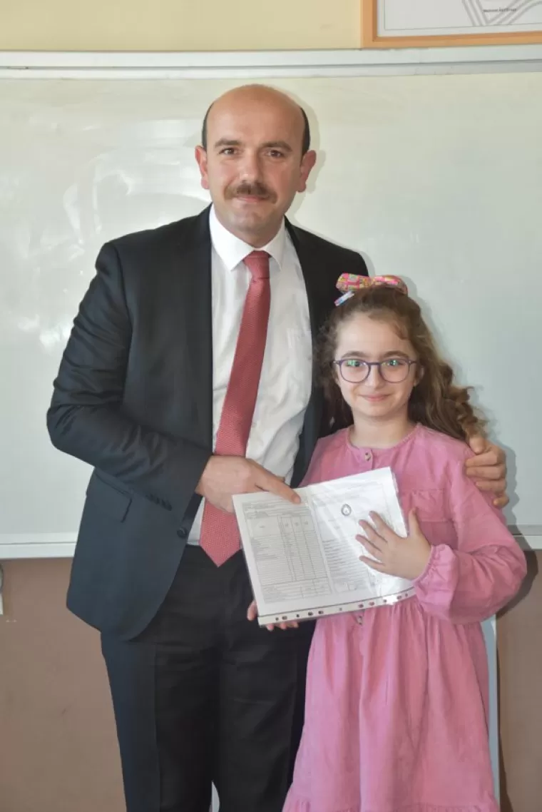 Yomra Kaymakamı Öztabak Miniklerin sevincine ortak oldu