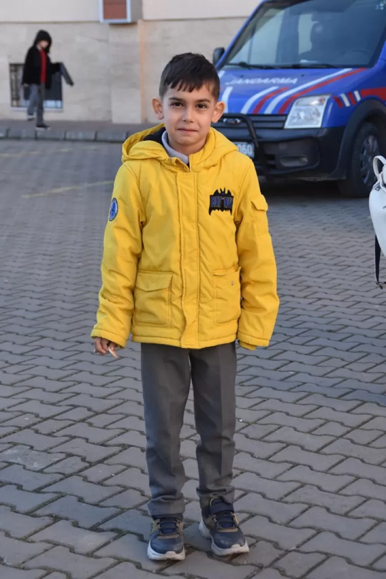 Yomra Kaymakamı Öztabak Miniklerin sevincine ortak oldu