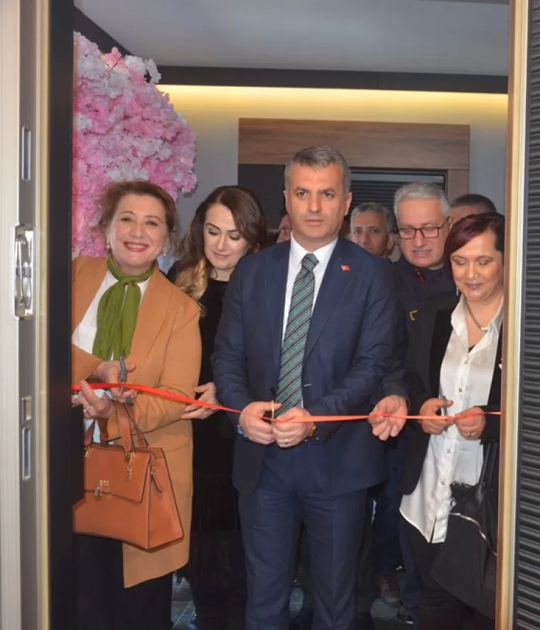 ES Güzellik ve Estetik Salonu hizmete açıldı