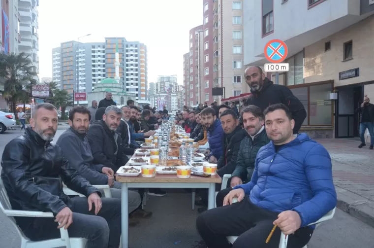Kaşüstülü gençler iftarda buluştu