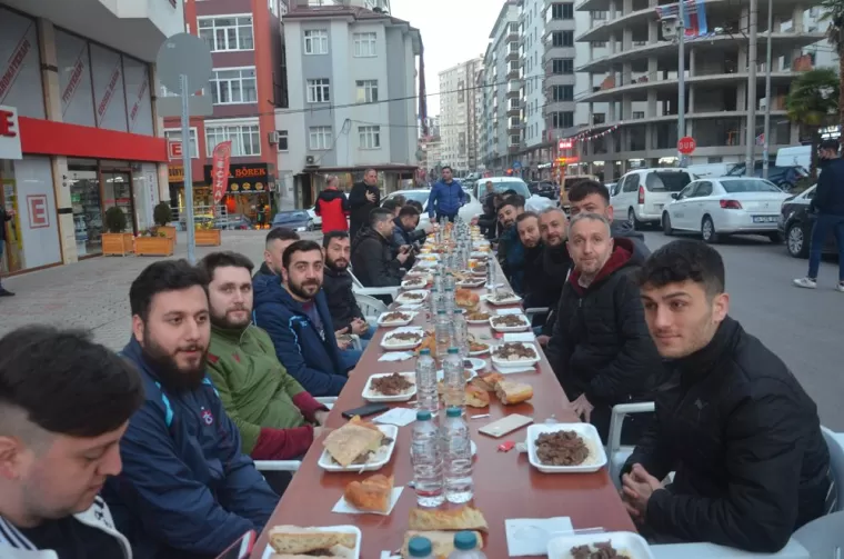 Kaşüstülü gençler iftarda buluştu