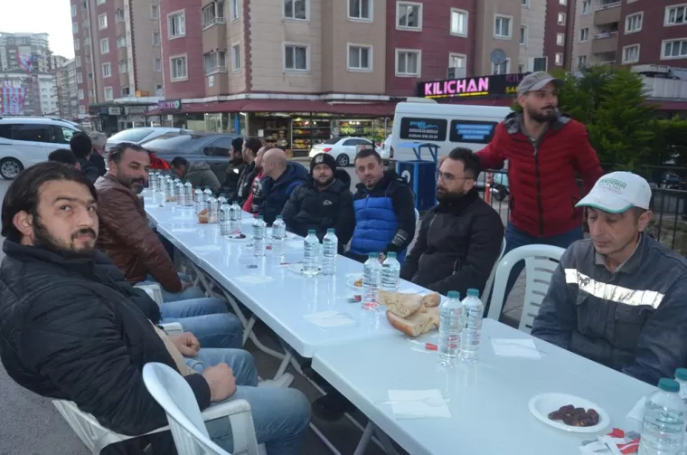 Kaşüstülü gençler iftarda buluştu
