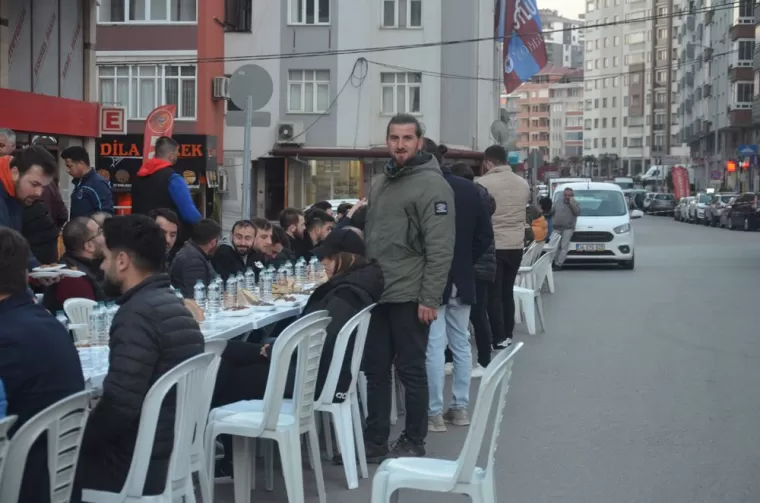 Kaşüstülü gençler iftarda buluştu