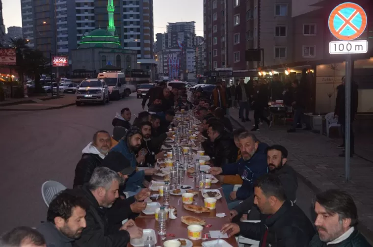 Kaşüstülü gençler iftarda buluştu