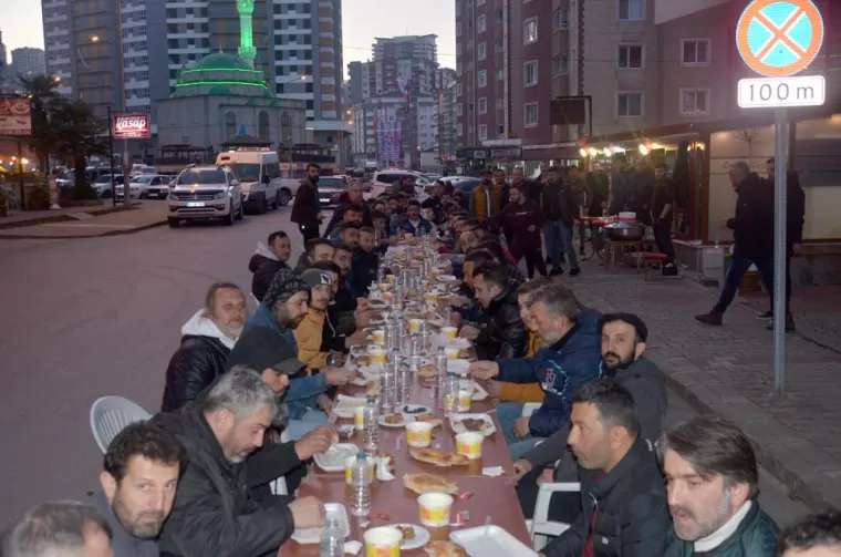 Kaşüstülü gençler iftarda buluştu