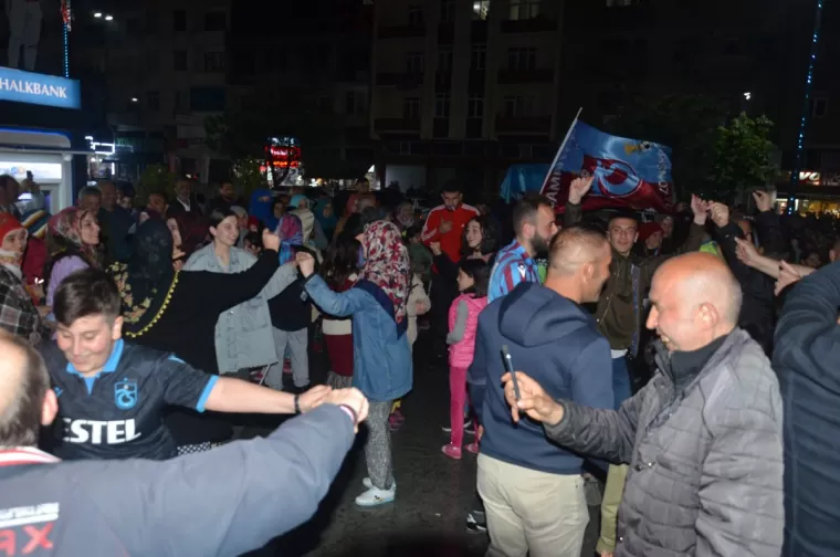 Şampiyonluk Coşkusu Yomra'da Zirve Yaptı