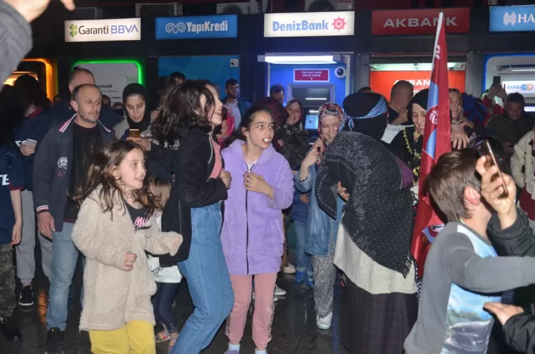 Şampiyonluk Coşkusu Yomra'da Zirve Yaptı